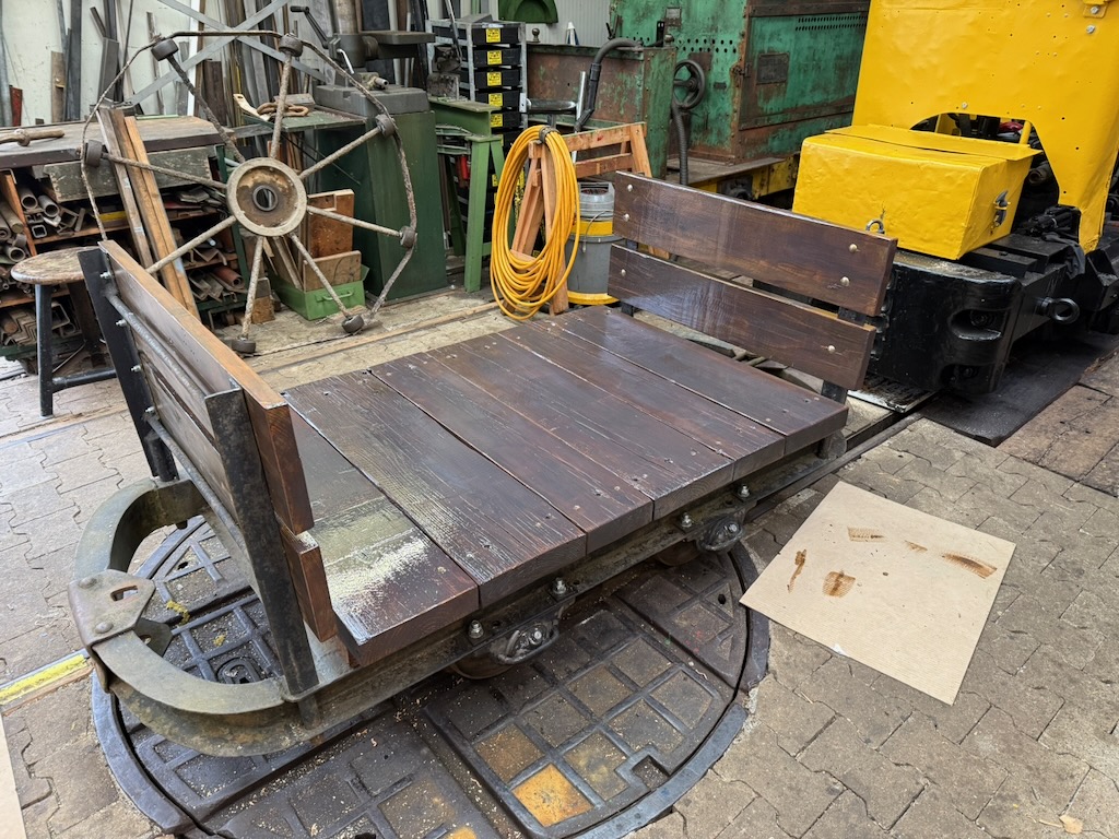 265040_CeCeGraphit-Wagen