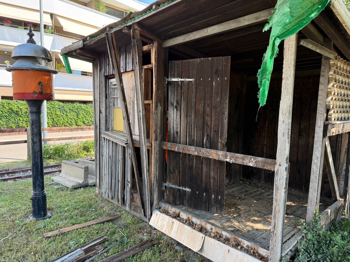265570_Abbruch altes Gartenhaus