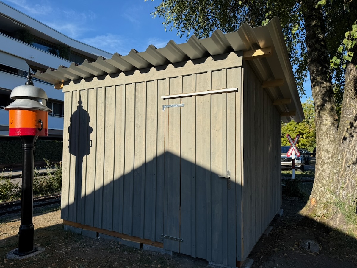 266188_Geraetehaus_Deckleisten