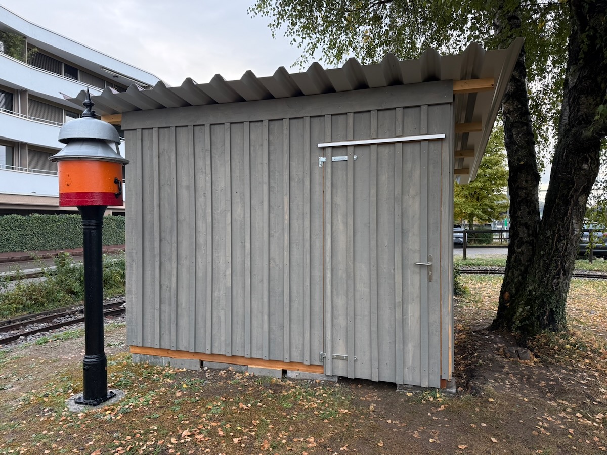266238_Geraetehaus_Deckleisten