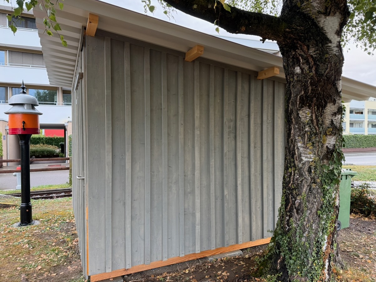 266241_Geraetehaus_Deckleisten