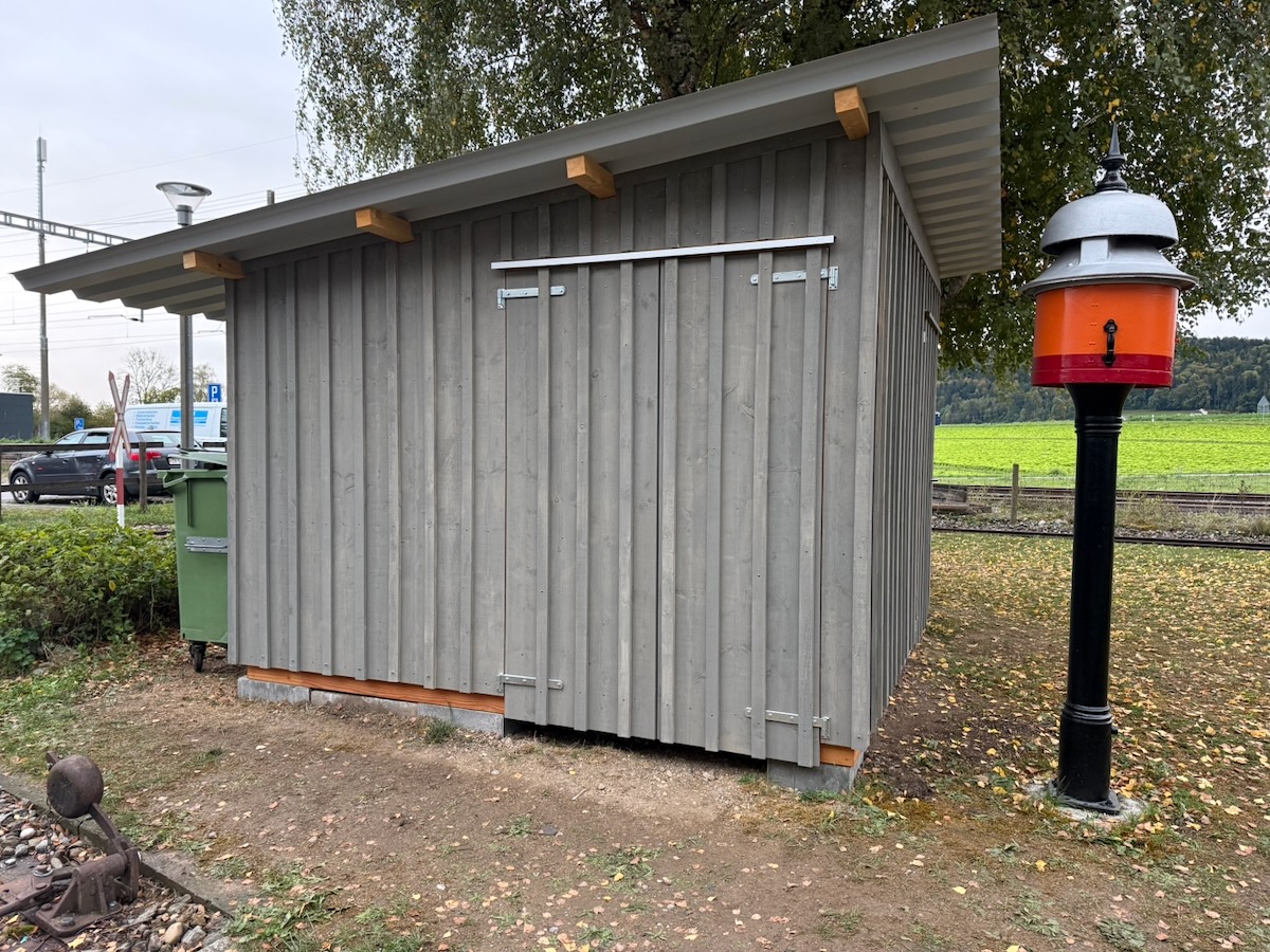 266255_Geraetehaus_Deckleisten